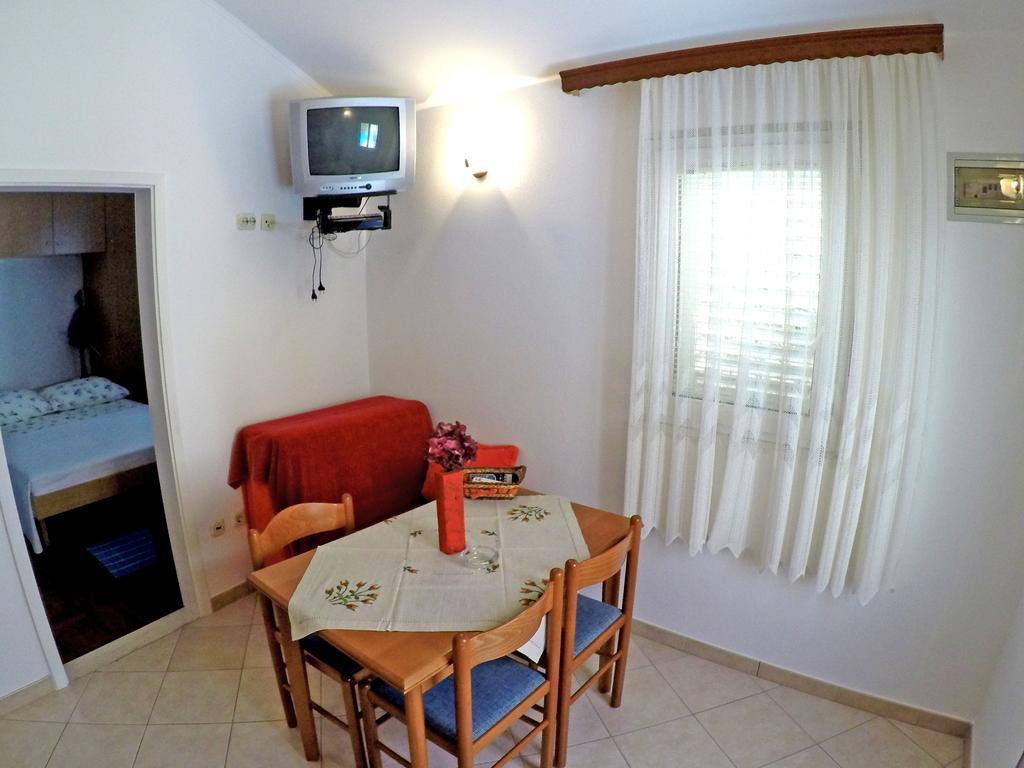 Apartments Ivic Бол Экстерьер фото