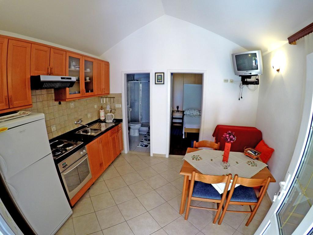 Apartments Ivic Бол Экстерьер фото